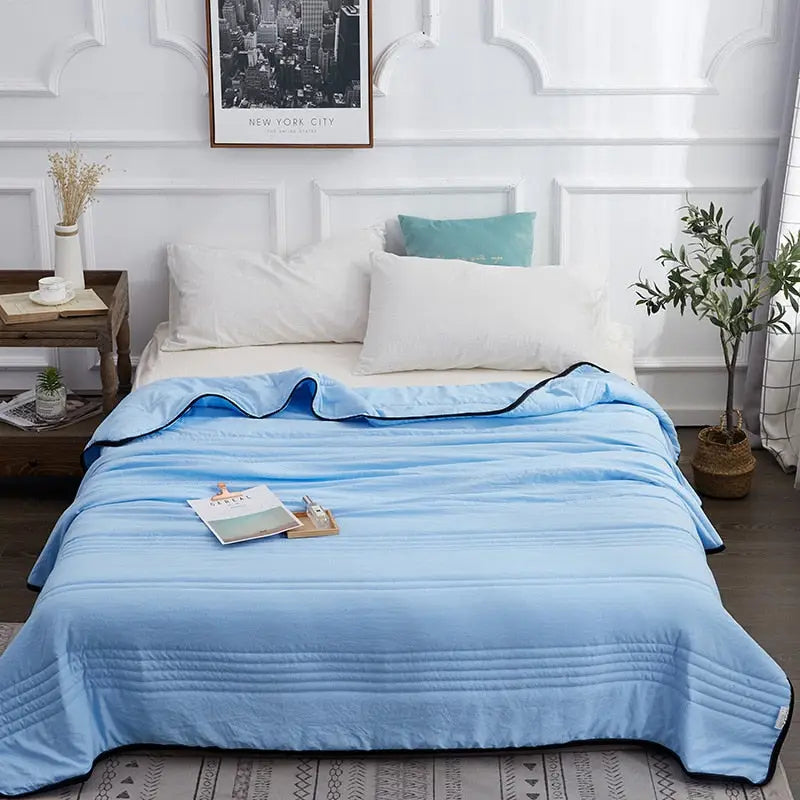 Manta de verano refrescante azul - ropa de cama ligera y transpirable para noches de calor