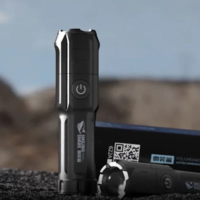 LaserMax Flash – Linterna táctica recargable de 10 000 lúmenes