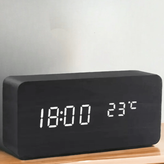 WoodSense Reloj de Madera LED – Controlado por Voz y Estiloso para Cualquier Espacio