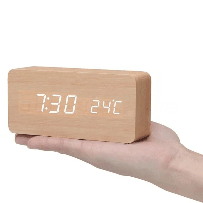 WoodSense Reloj de Madera LED – Controlado por Voz y Estiloso para Cualquier Espacio