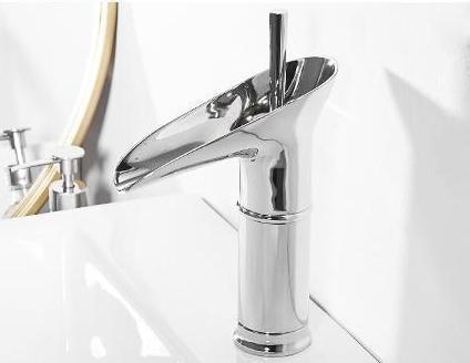 Brassélia | Grifo de Baño Antiguo – Elegancia & Pico de Cascada