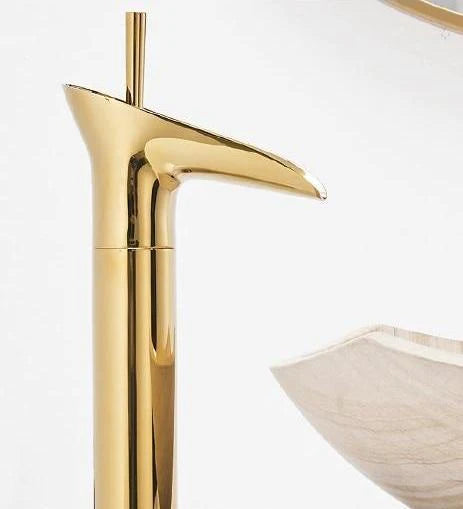 Brassélia | Grifo de Baño Antiguo – Elegancia & Pico de Cascada
