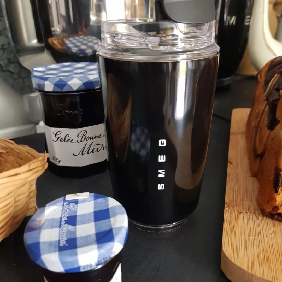 Elegante Taza Thermos - Estilo y Sostenibilidad
