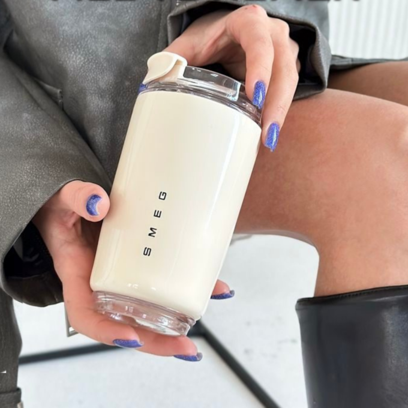 Elegante Taza Thermos - Estilo y Sostenibilidad