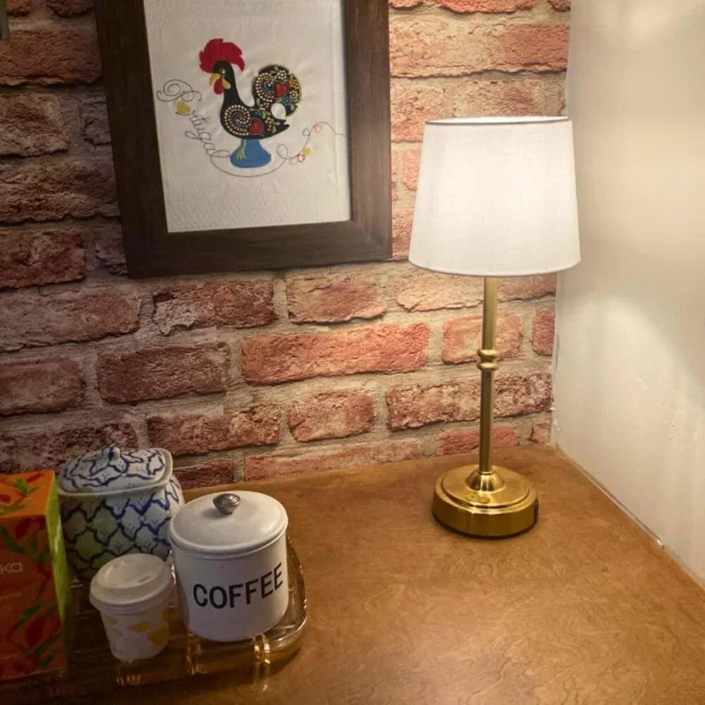 Lámpara de Mesa LED con Pantalla de Tela Inalámbrica