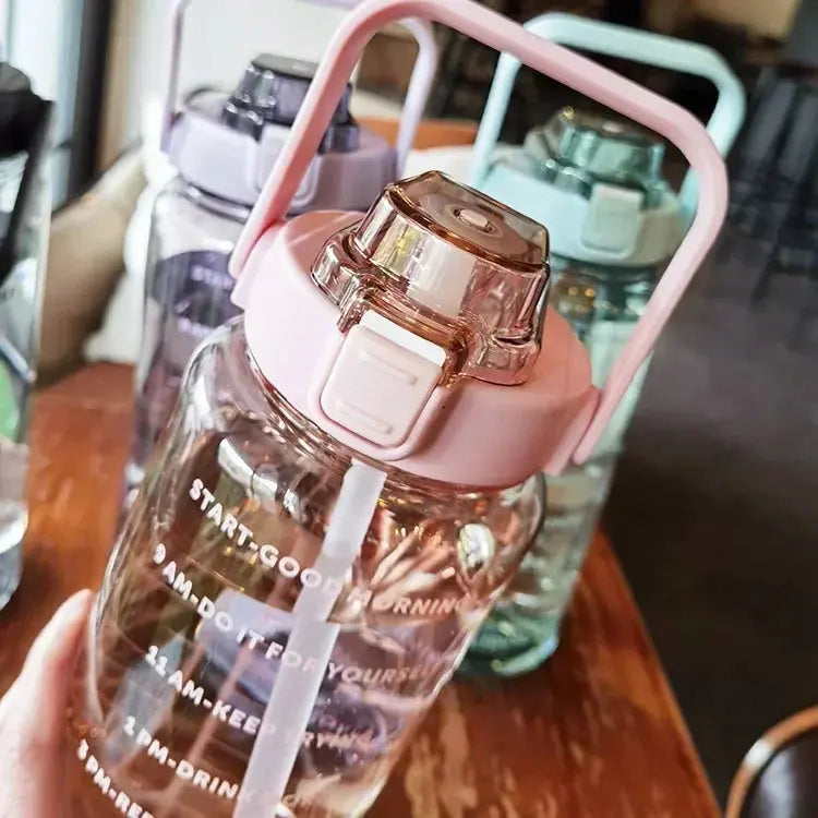 Botella de Agua de 2 L con Pajita, Asa y Marcadores Horarios para Deporte y Oficina
