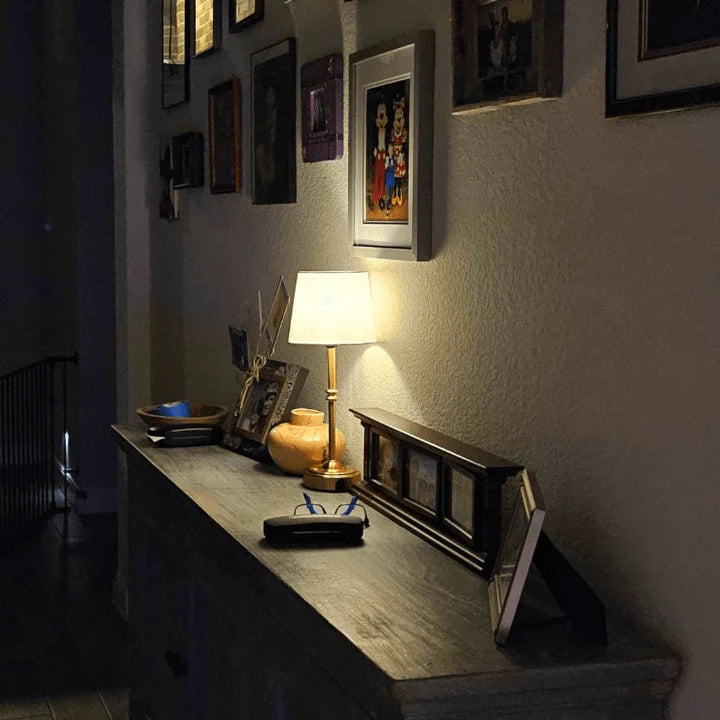Lámpara de Mesa LED con Pantalla de Tela Inalámbrica