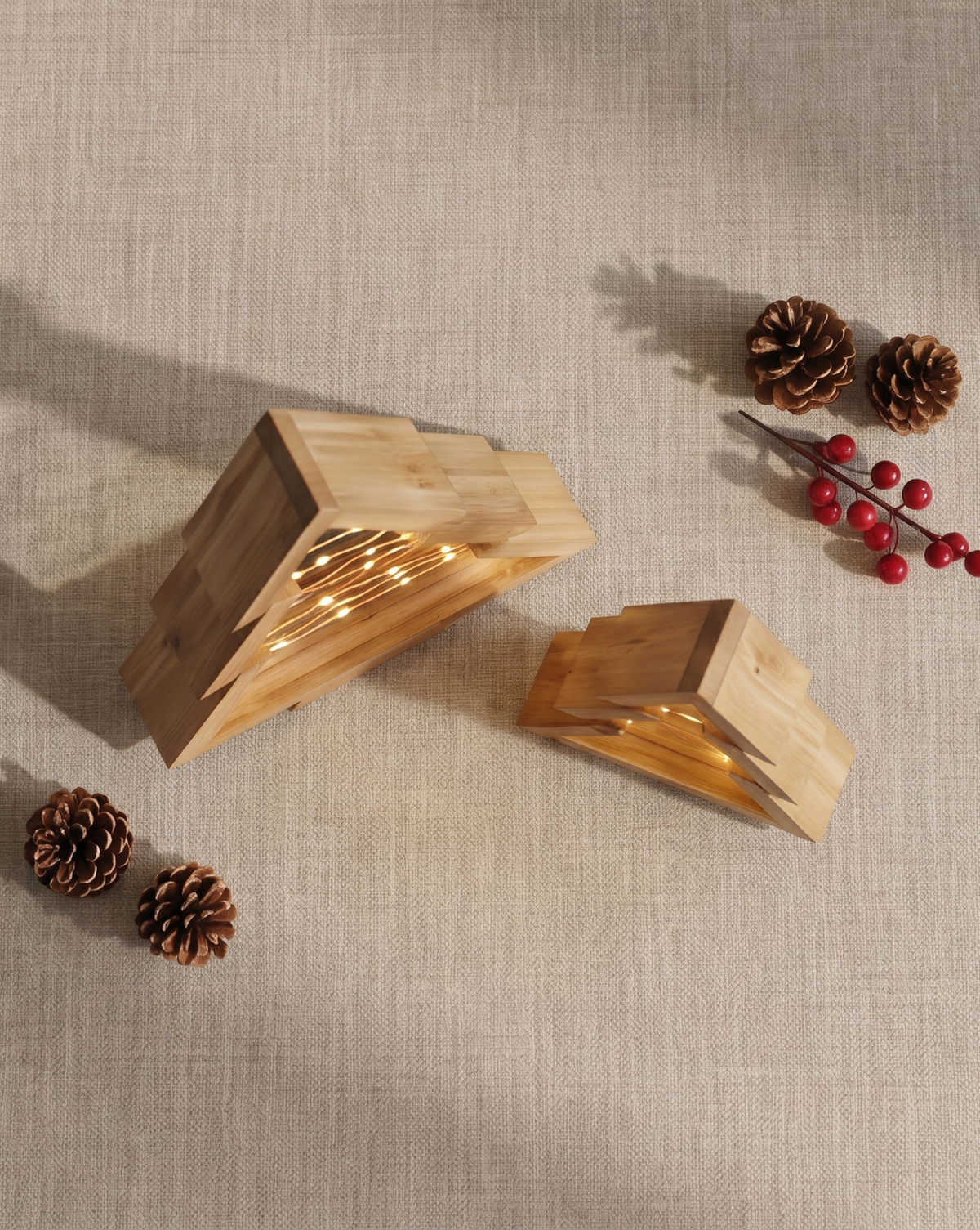 Juego de 2 árboles de Navidad de madera con luces LED