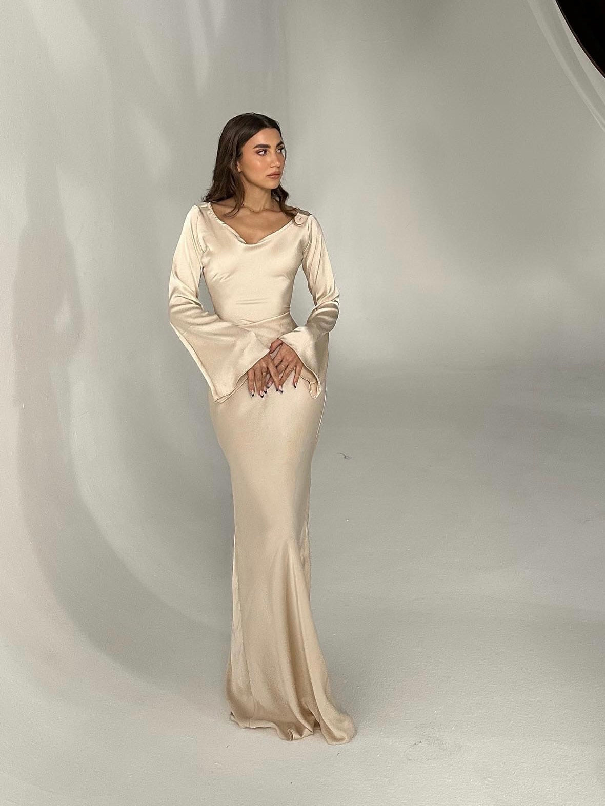 Vestido Maxi Volante de Manga Larga para Mujer | Elegancia Sin Esfuerzo
