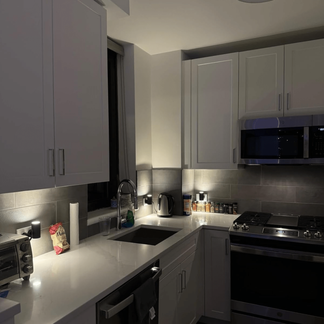 LumiSense - Lámpara LED Inteligente con Sensor Automático