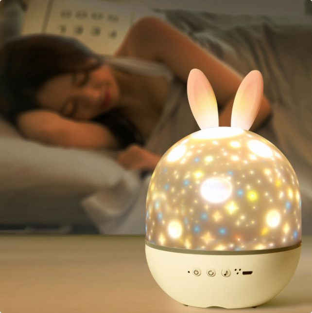 AstroNoche – Proyector de estrellas y luna para la habitación infantil