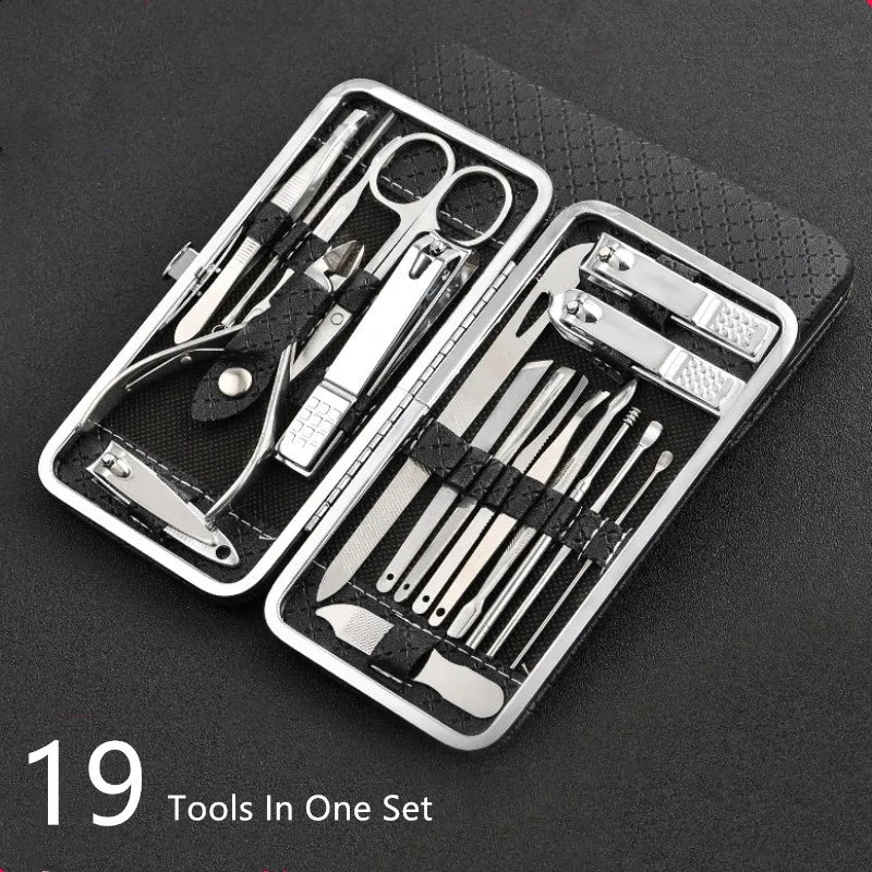 Manicure- en pedicureset van 19 stuks met etui