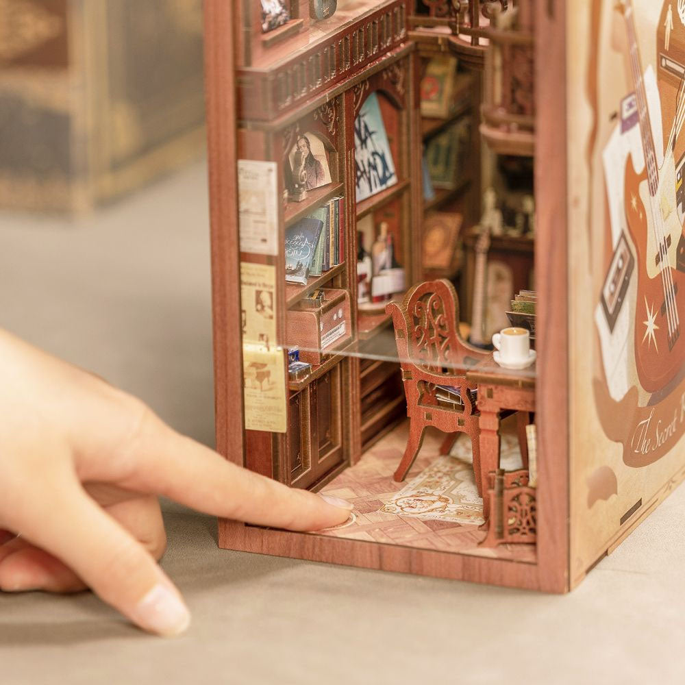 Maqueta Book Nook DIY The Secret Rhythm de 355 piezas con luz LED
