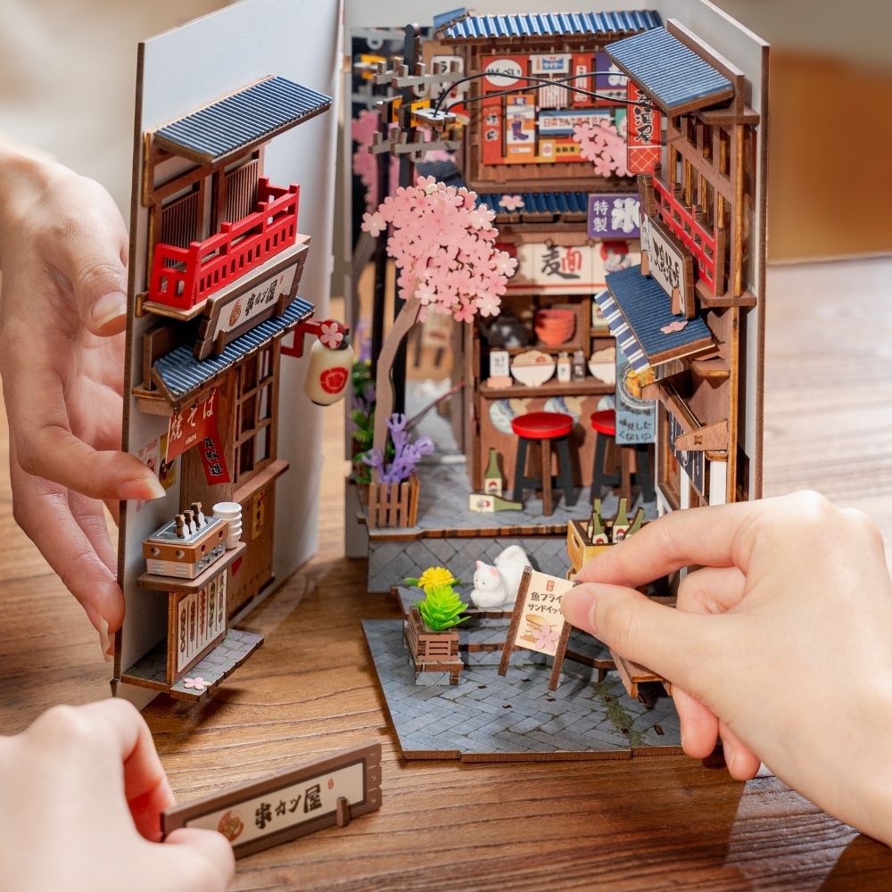 Maqueta Book Nook DIY Sakura Wine Alley de 249 piezas con luz LED