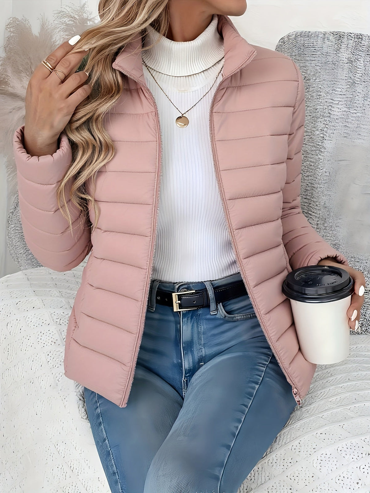 Chaqueta acolchada ligera para mujer con cuello alto y cremallera