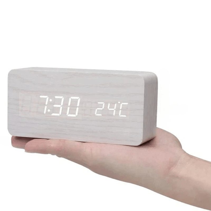 WoodSense Reloj de Madera LED – Controlado por Voz y Estiloso para Cualquier Espacio