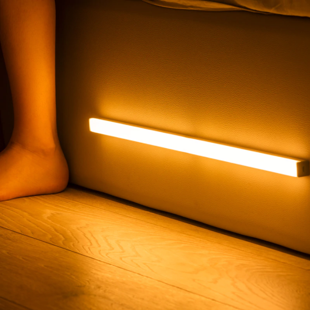 Luz nocturna LED con sensor para cama de madera
