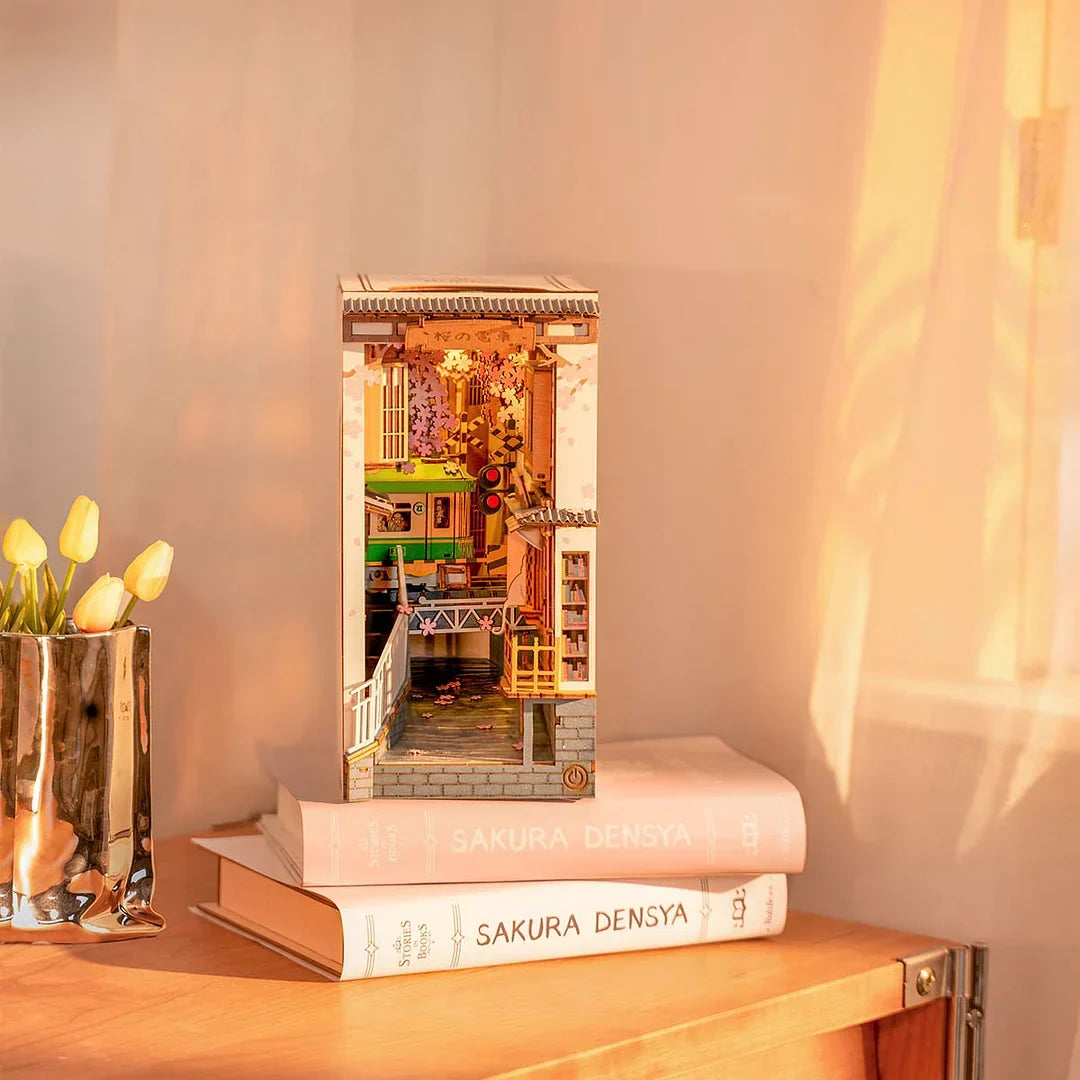 Maqueta Book Nook DIY Sakura Densya de 340 piezas con luz LED