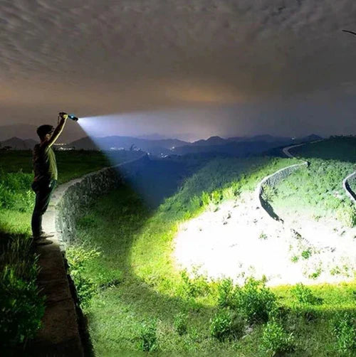 LaserMax Flash – Linterna táctica recargable de 10 000 lúmenes