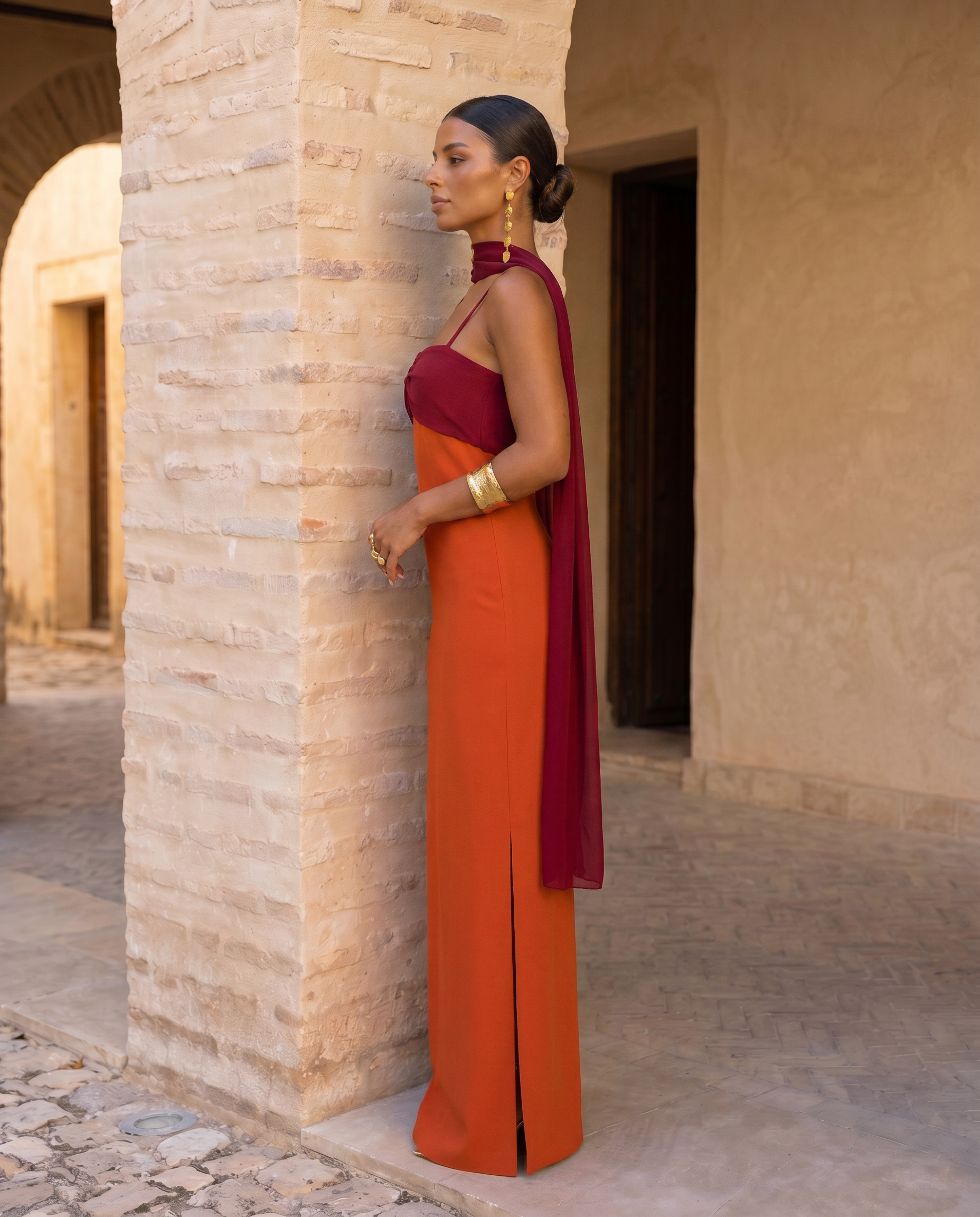 Aitana | Vestido Naranja con Escote en Rojo