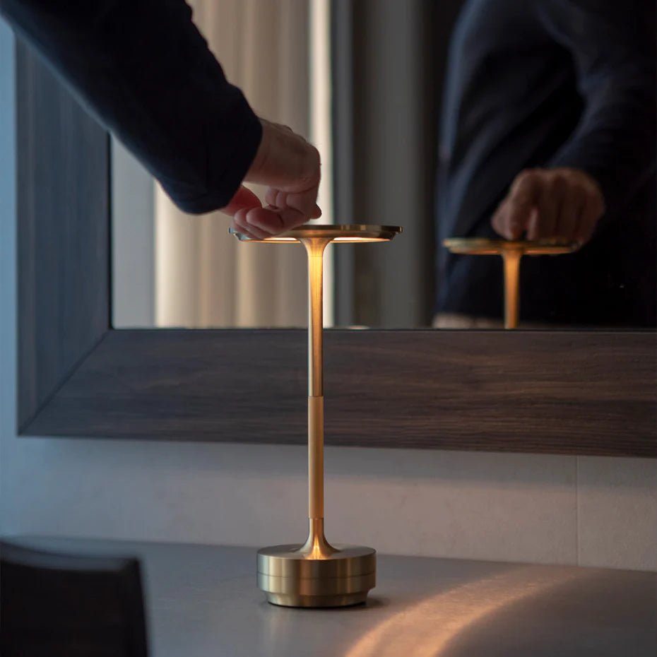 Rétalis | Lámpara de Mesa Inalámbrica – Diseño Atemporal y Luz Regulable