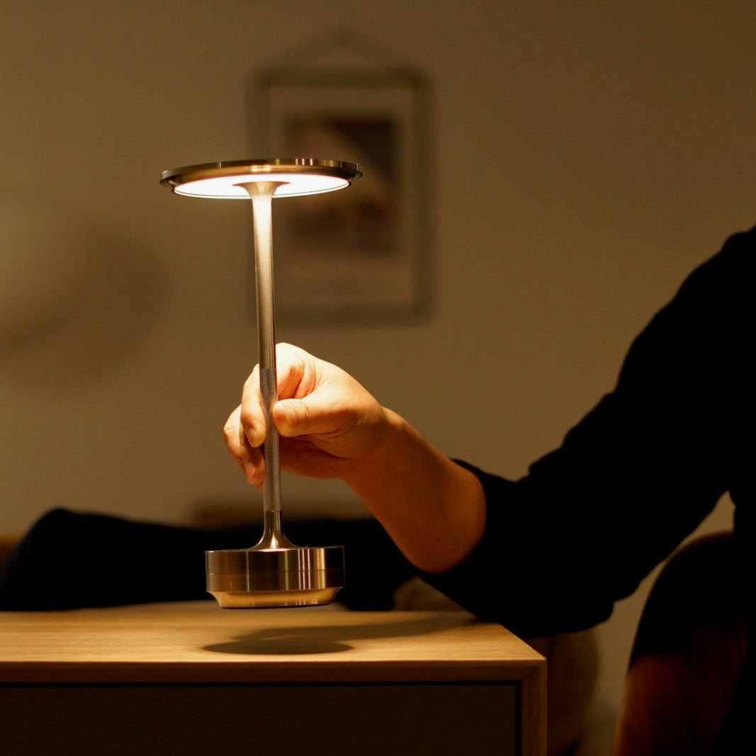 Rétalis | Lámpara de Mesa Inalámbrica – Diseño Atemporal y Luz Regulable